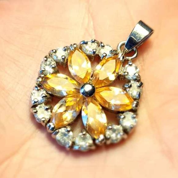Peach Yellow Orange 18K Gold Plated Flower Pendant - Picture 4 of 5